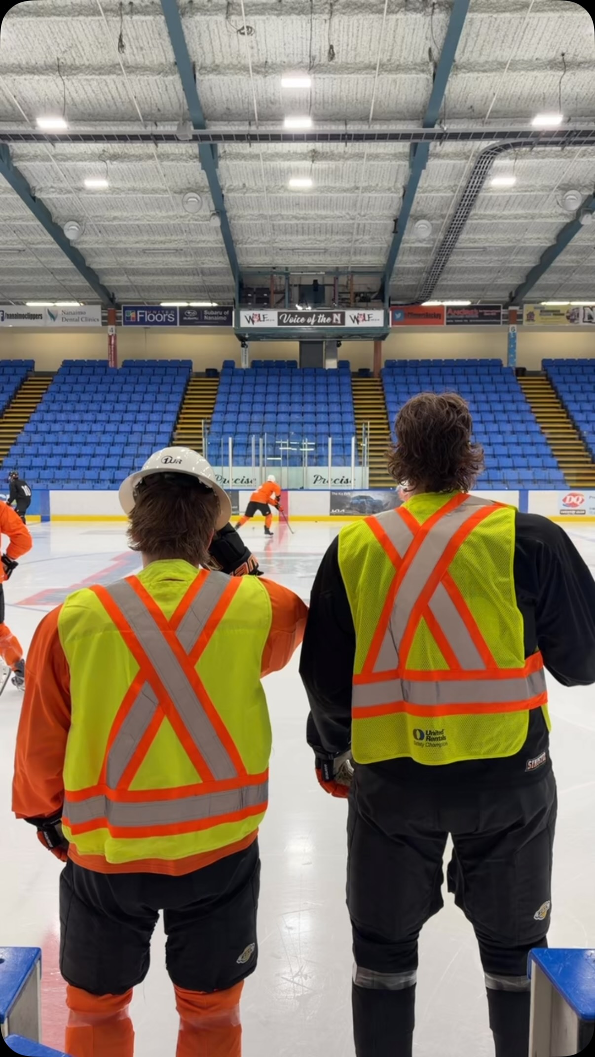 Blue Collar Night is this Friday! 🔨👷

Hard Work 🤝 Hard Hits

🕛 7PM 
📍Frank Crane Arena
🆚 Cowichan Valley Capitals

#OurTownOurTide